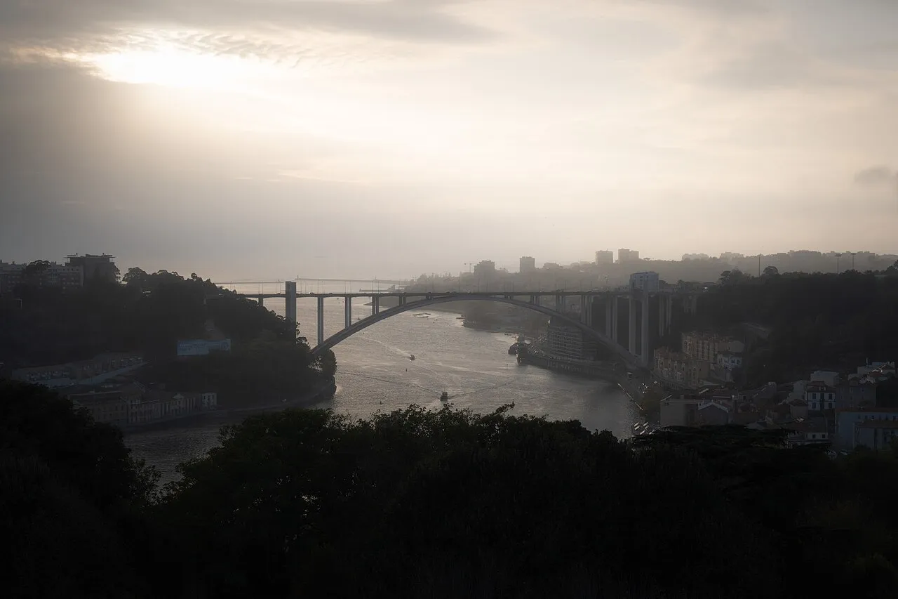 Arrábida Bridge