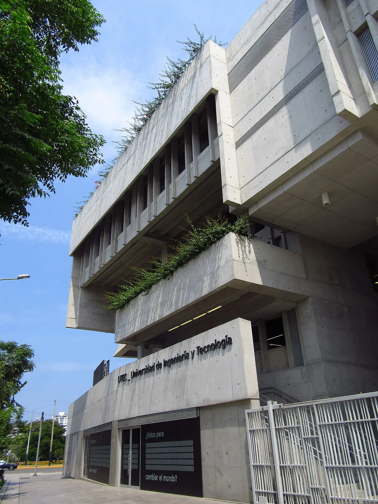 Universidad de Ingeniería y Tecnología