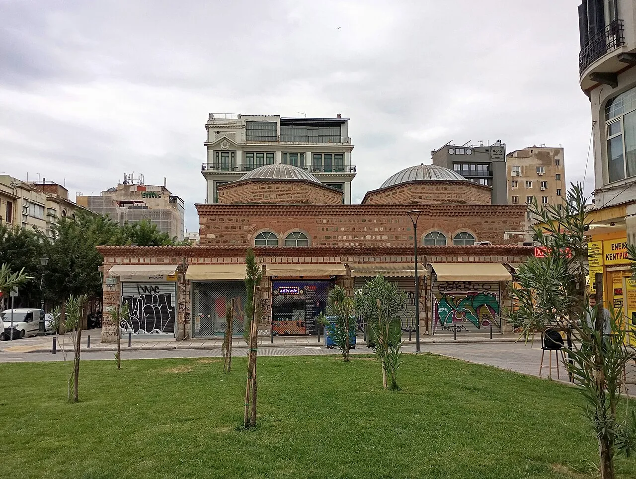 Bezesteni