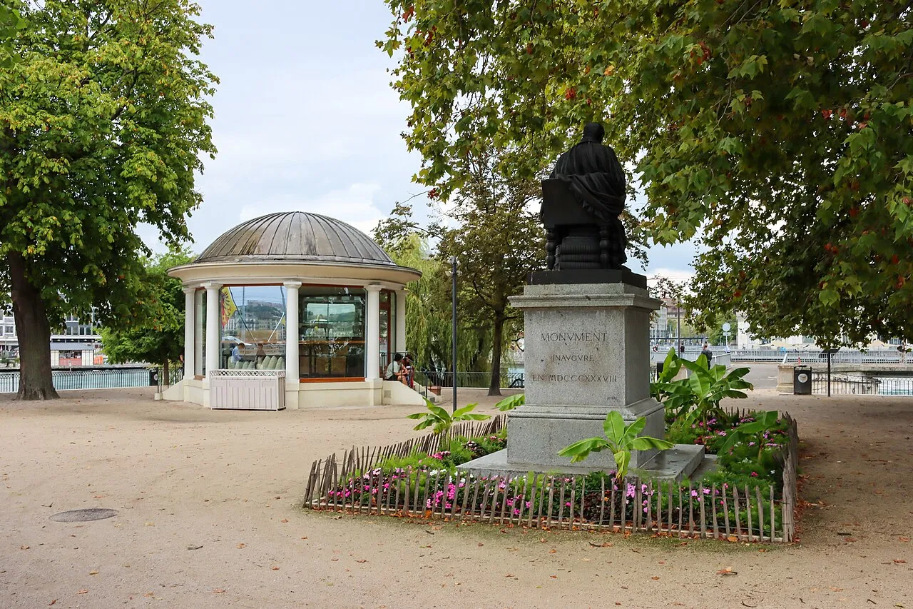 Statue de Rousseau