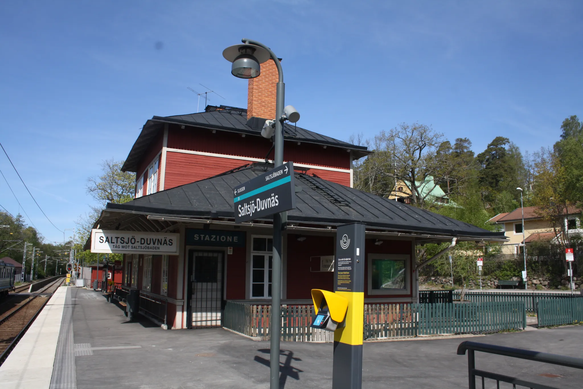 Saltsjö-Duvnäs railway station