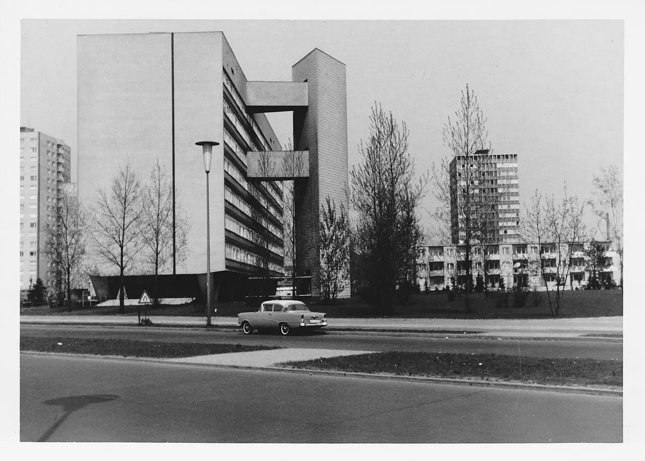 Oscar Niemeyer Apartment House Berlin