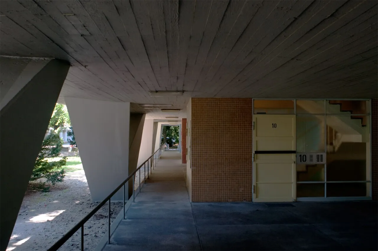 Oscar Niemeyer Apartment House Berlin