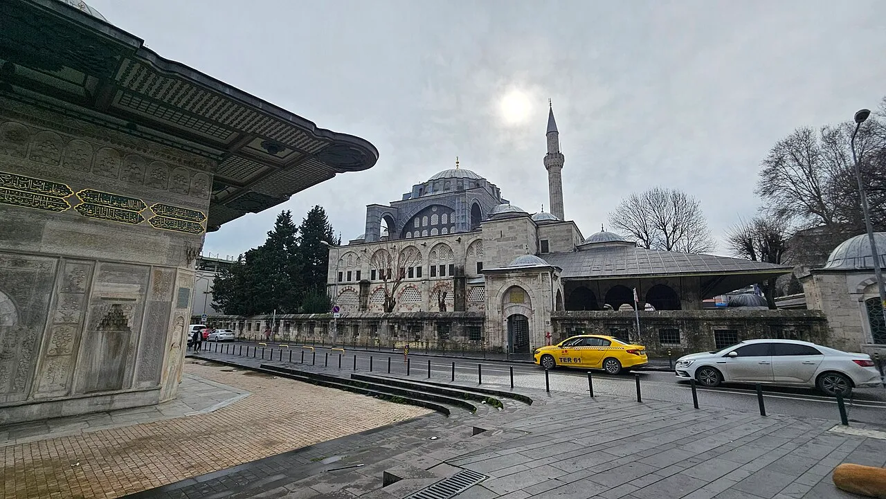 Kılıç Ali Paşa Camii