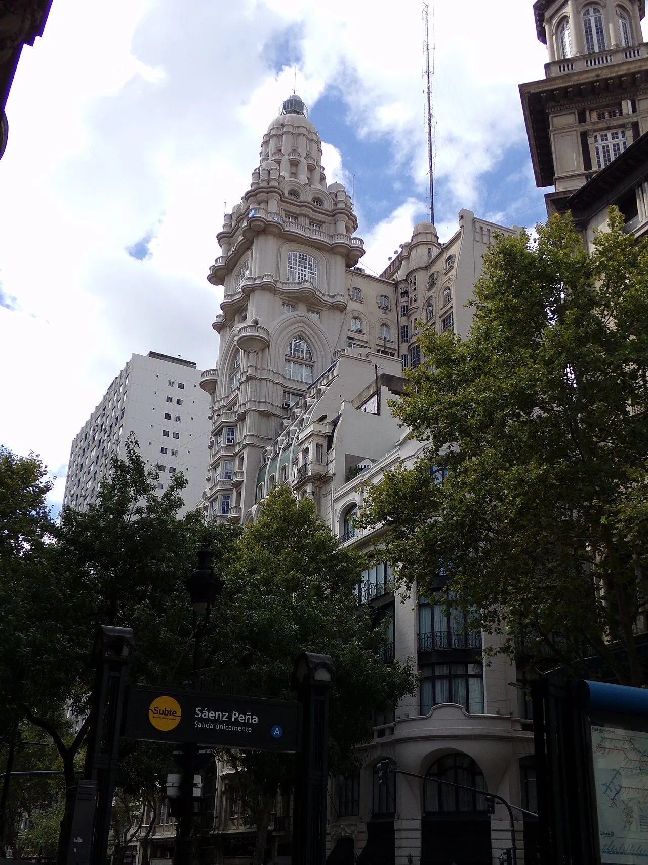 La Inmobiliaria Building