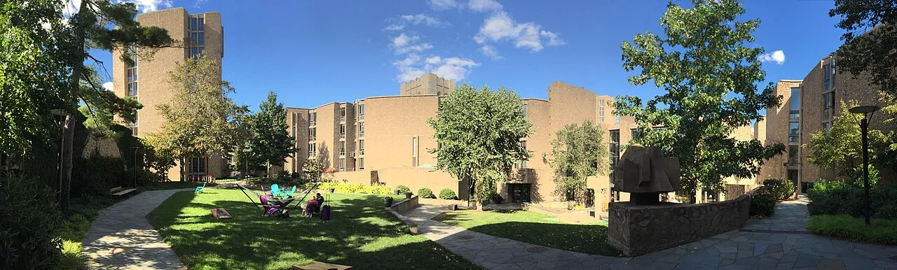 Ezra Stiles College