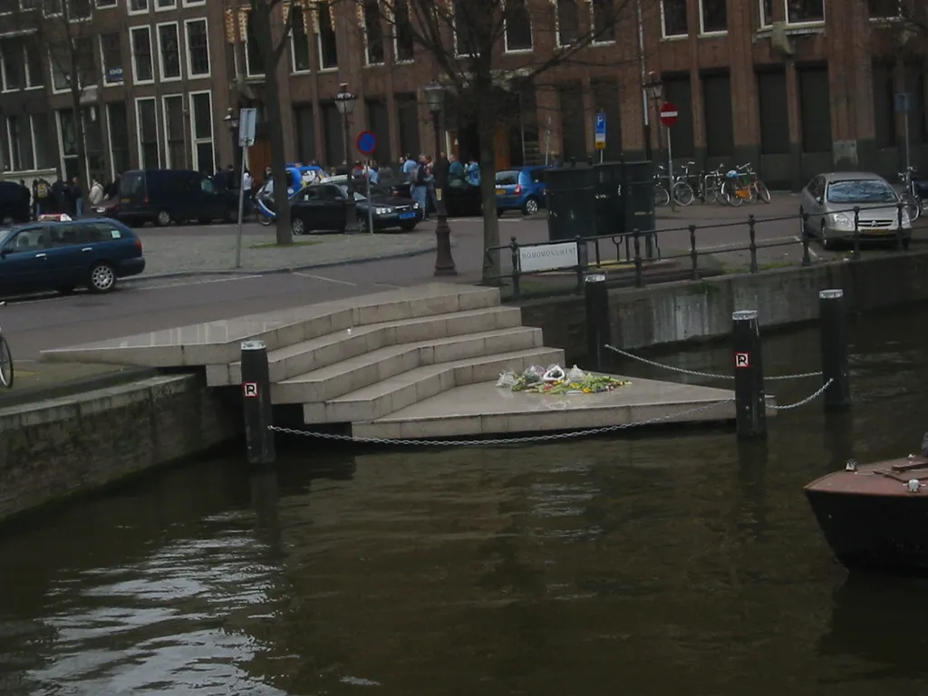 Homomonument