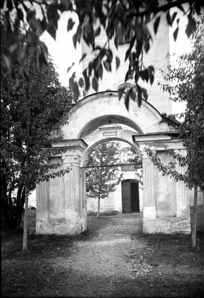 Stenrelief vid Lockne kyrka