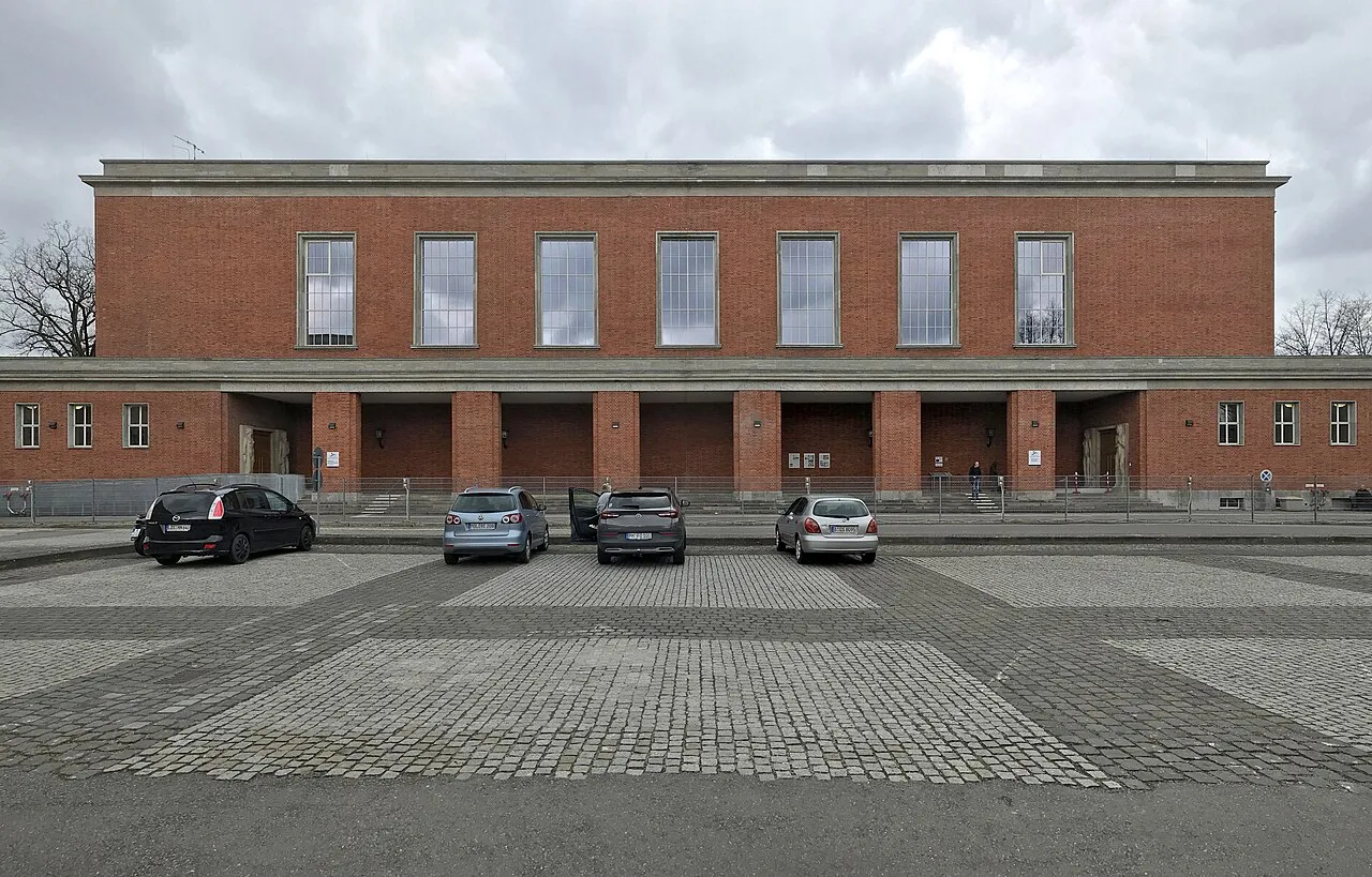 Schwimmhalle Finckensteinallee