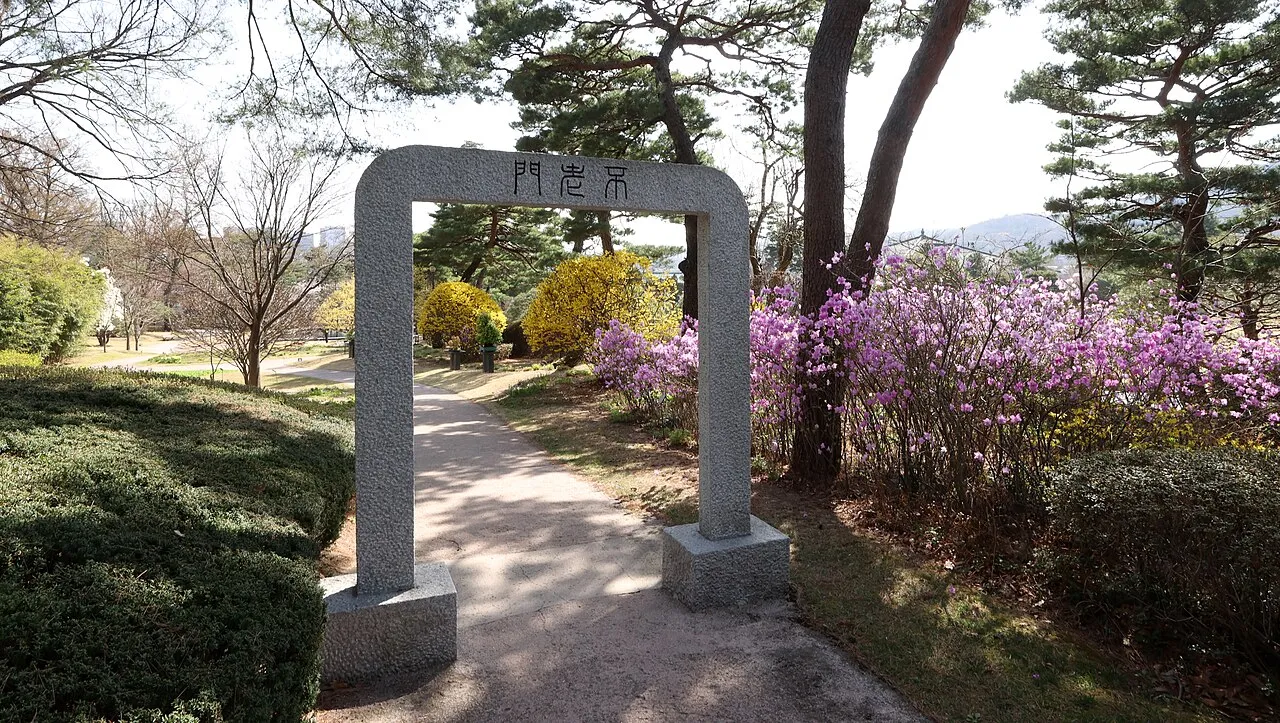 Cheong Wa Dae (Blue House)