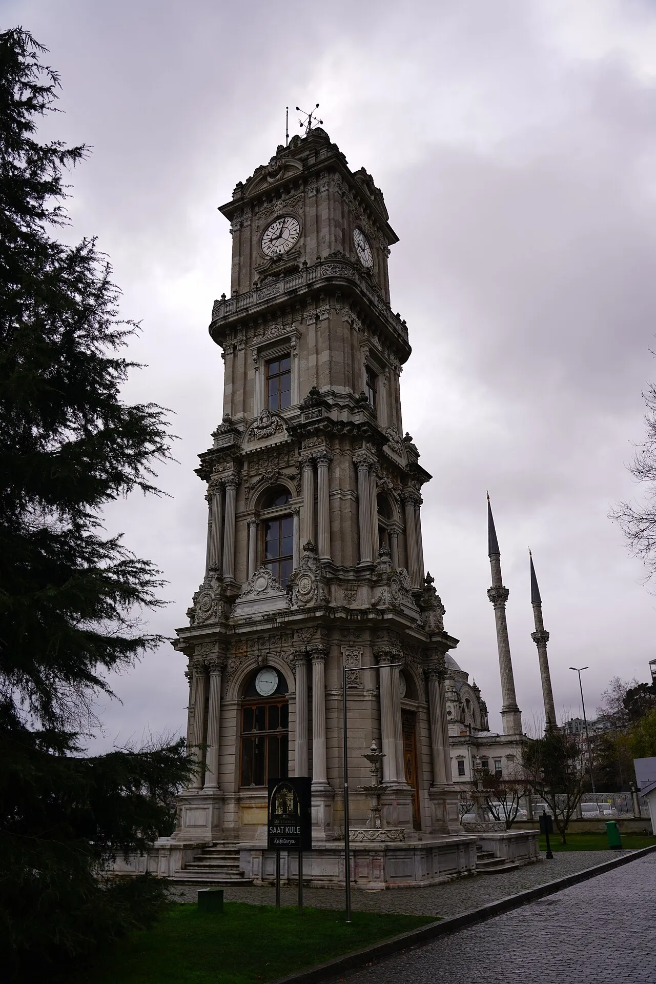Dolmabahçe Saat Kulesi