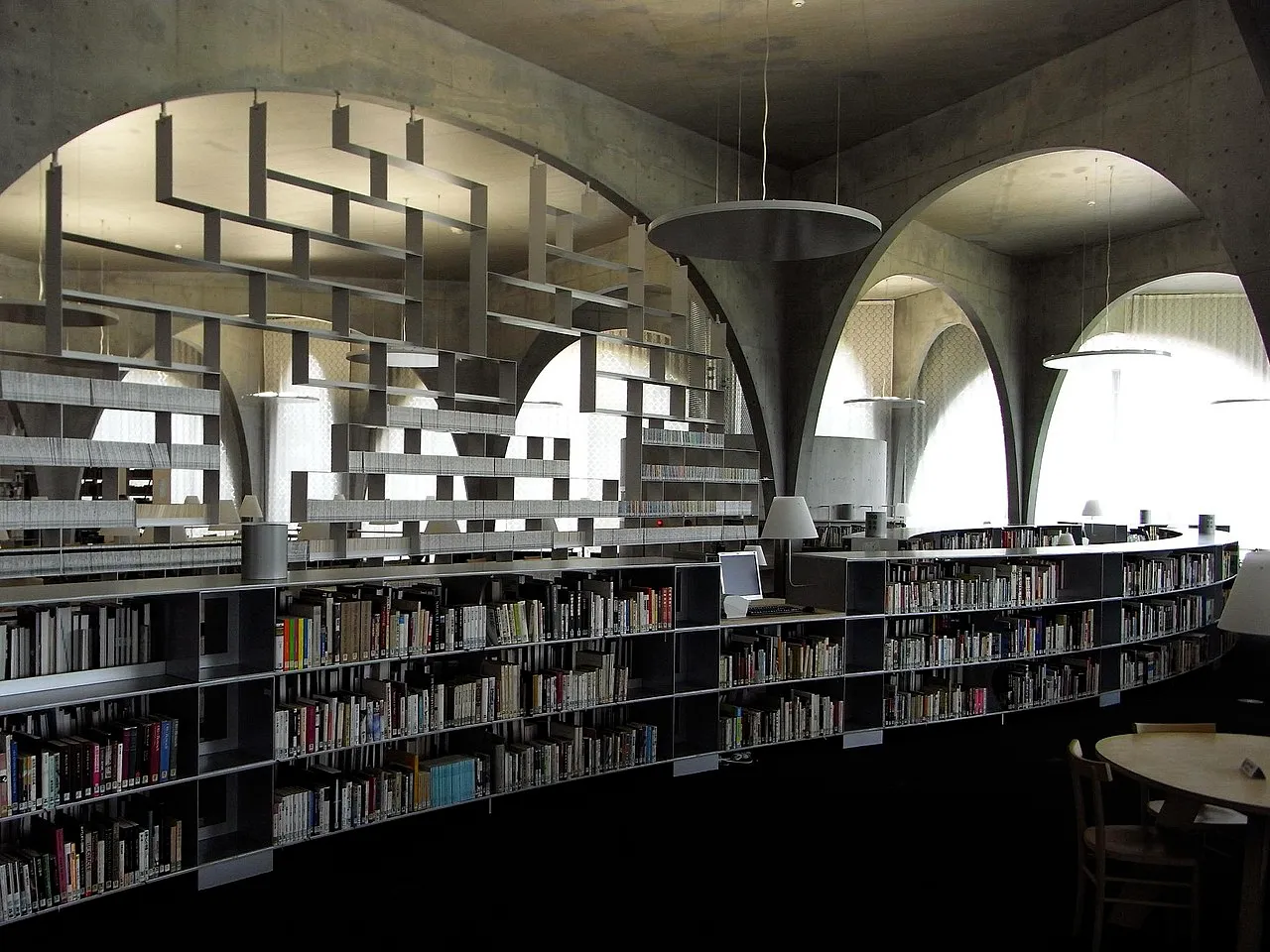 Tama Art University Library
