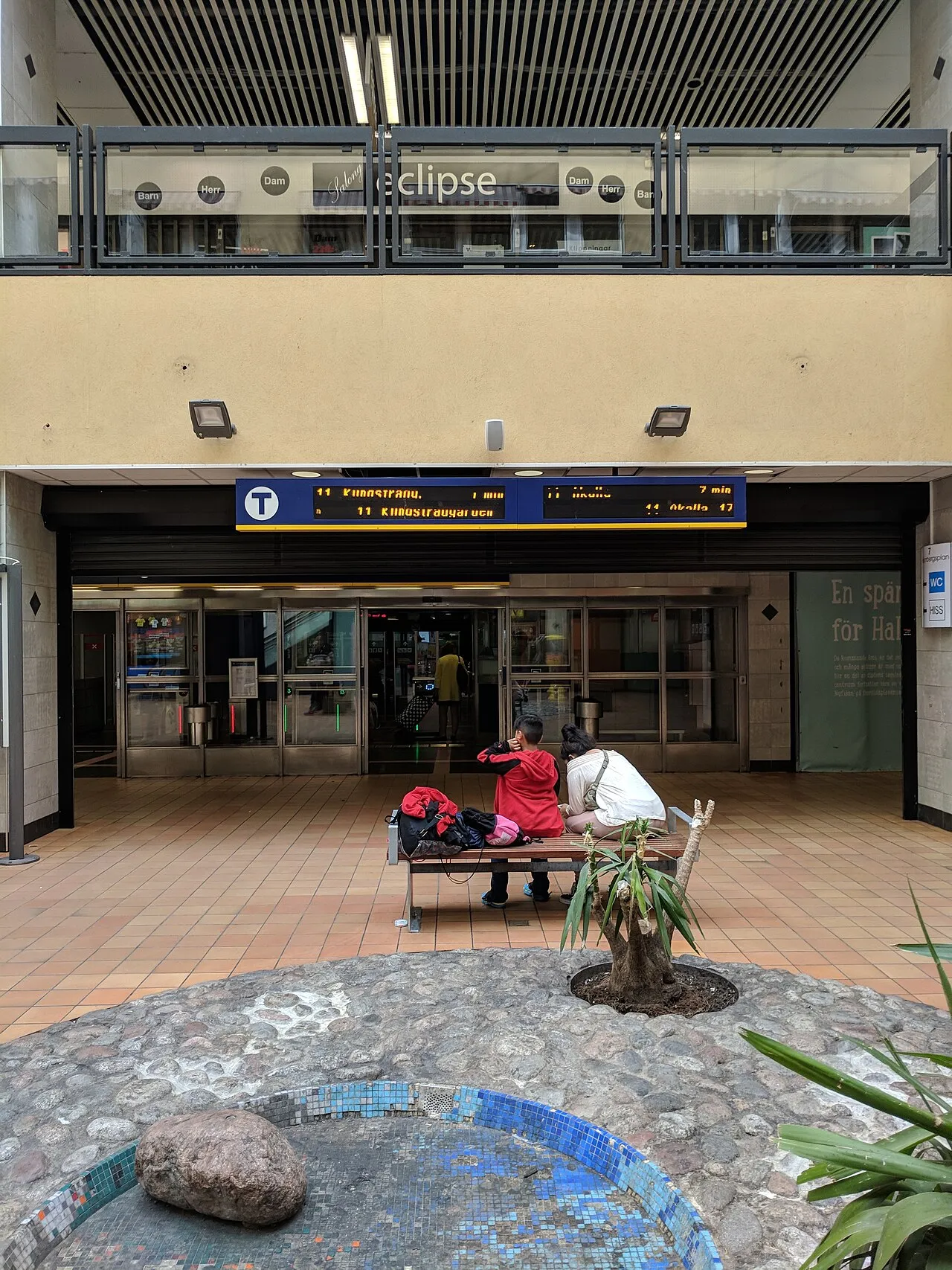 Hallonbergen metro station
