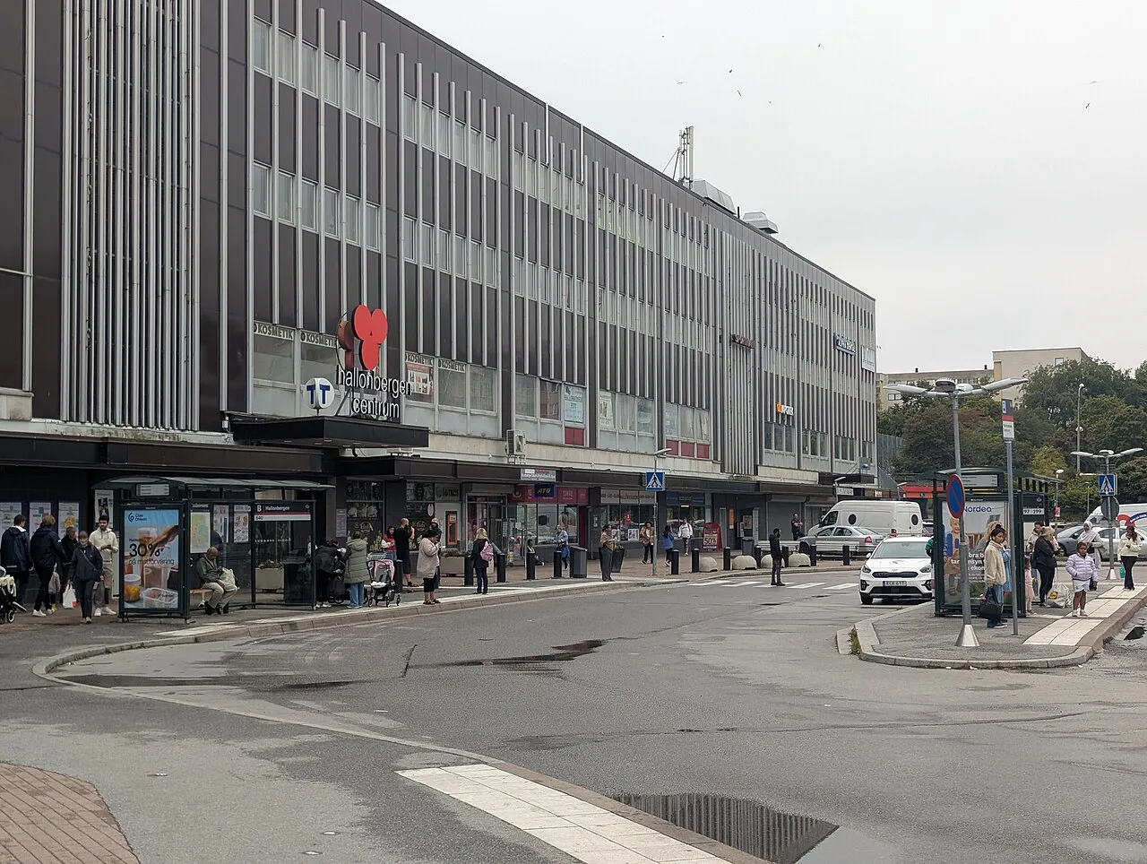 Hallonbergen metro station