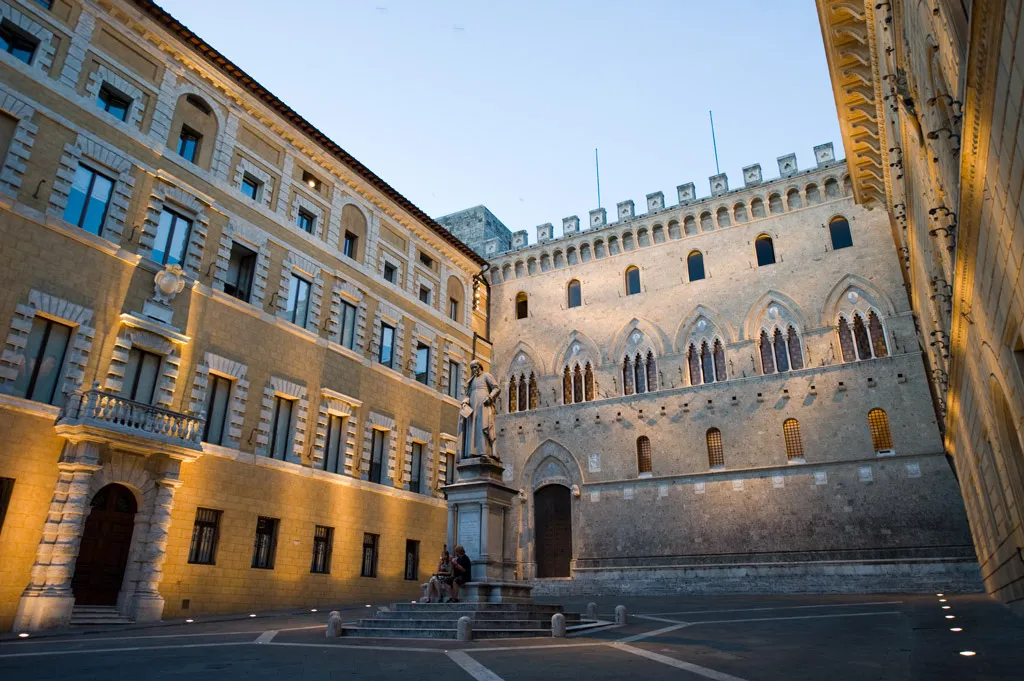 Piazza Salimbeni