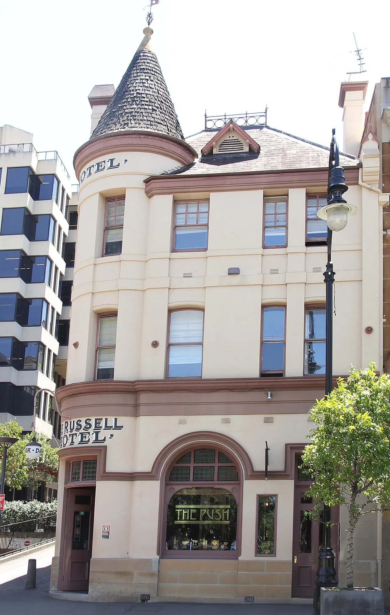 Russell Hotel