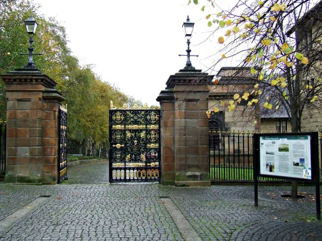 Glasgow Necropolis Bridge
