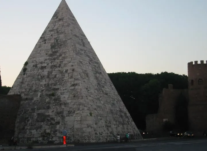 Piramide Cestia